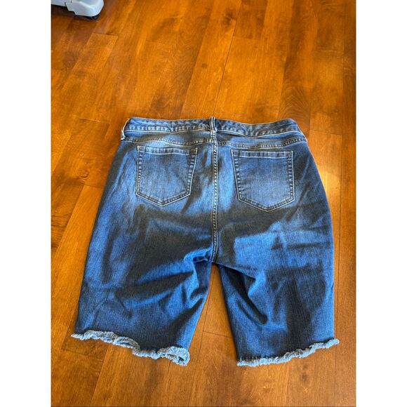 Torrid Distressed Denim Shorts Womens Size 14 Raw Hem Cutoff Blue Jean Summer - Picture 3 of 3